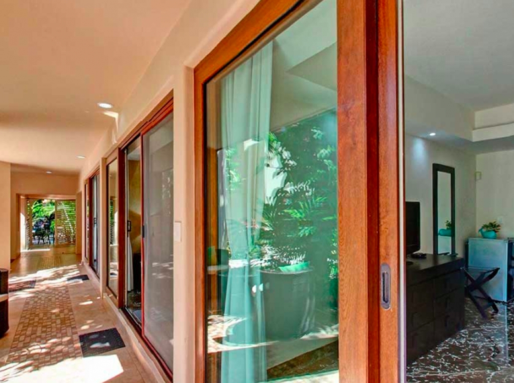 Luxury villa, 5 bedrooms, private pool water front, resort-style amenities,&nbsp; gated community with golf course and access to the sea