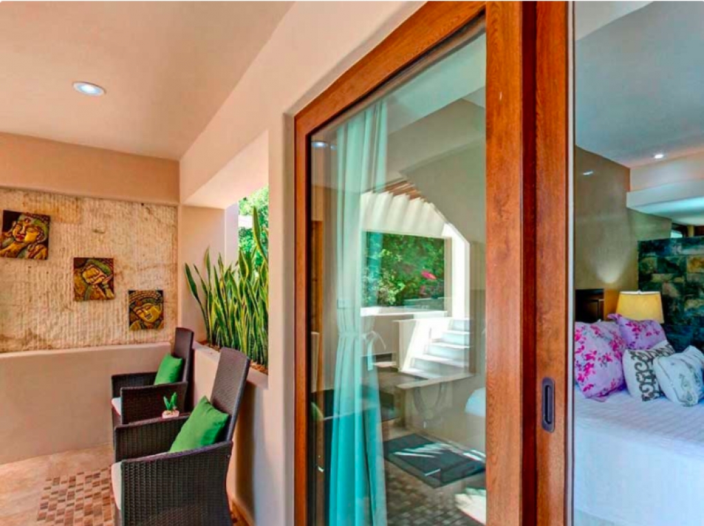 Luxury villa, 5 bedrooms, private pool water front, resort-style amenities,&nbsp; gated community with golf course and access to the sea