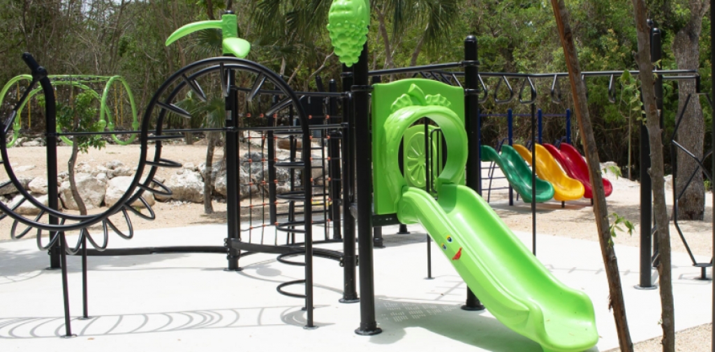 Single family lot with amenities for sale in Puerto Aventuras