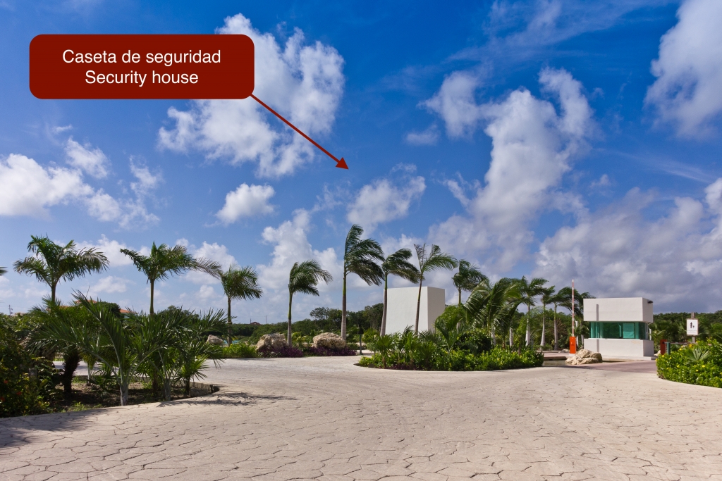 Single family lot with amenities for sale in Puerto Aventuras