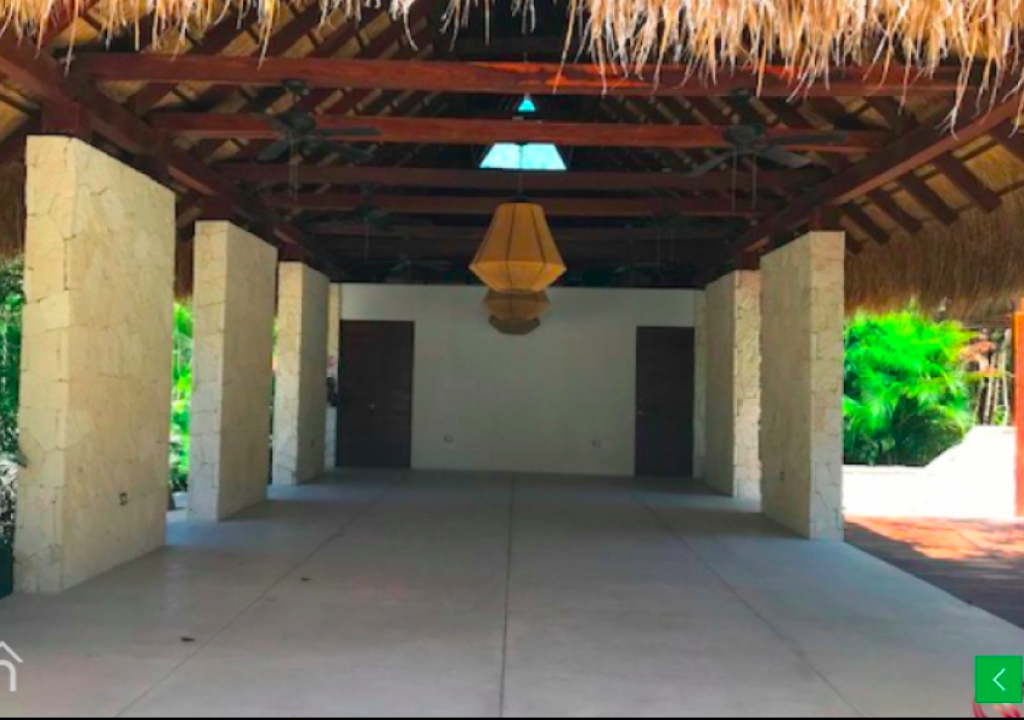 Lote residencial en comunidad privada con amenidades, areas verdes protegidas, area comercial, cerca de la playa y zona hotelera.