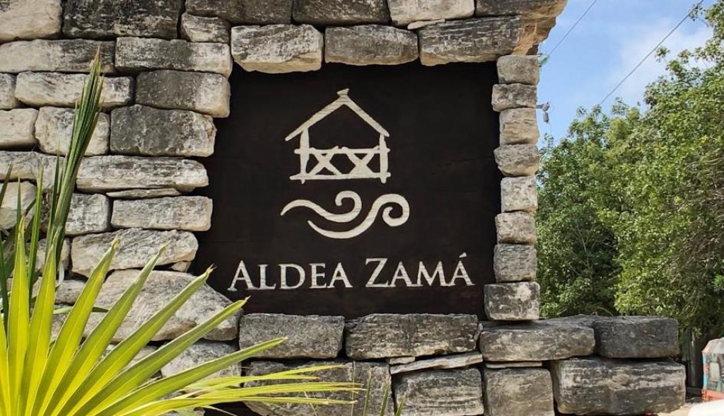 Lote residencial en comunidad privada con amenidades, areas verdes protegidas, area comercial, cerca de la playa y zona hotelera.