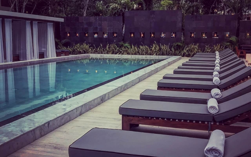 Departamento con alberca privada, edificio inspirado por arte con decoraci&oacute;n y dise&ntilde;o profesional.