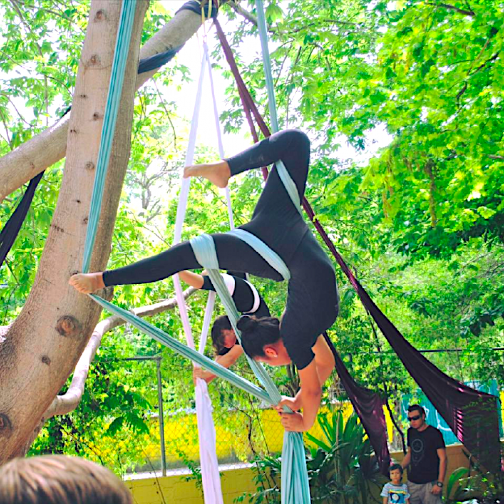 Local comercial en venta en El Ejido Playa del Carmen, en Edificio de condominios, frente a parque r