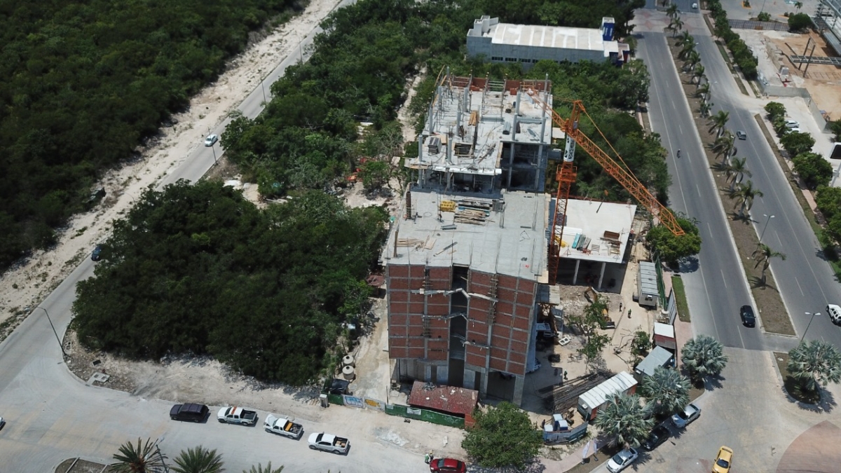 Oficina en venta en nuevo centro urbano de Playa del Carmen, cruz de servicios.