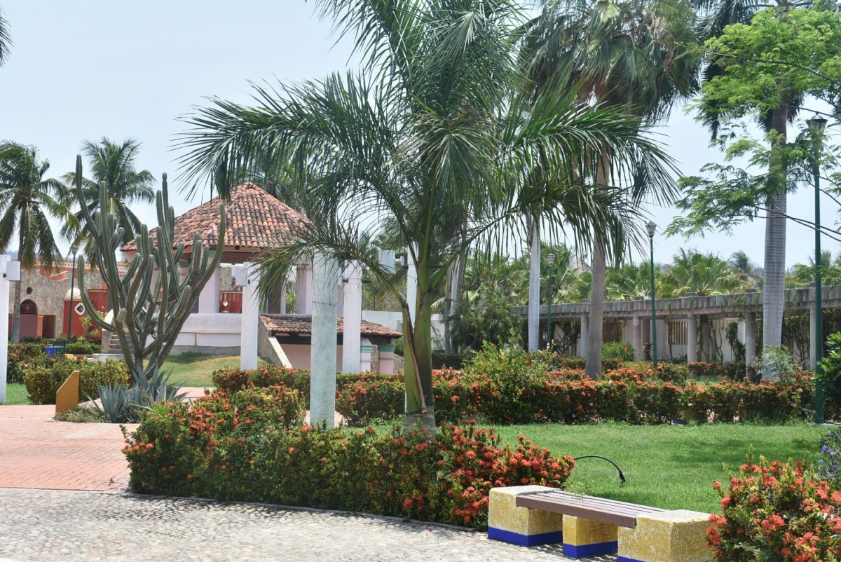 Terreno uso de suelo tur&iacute;stico hotelero a 300 metros de la playa, Bahia Chahue, en venta, Huatulco,