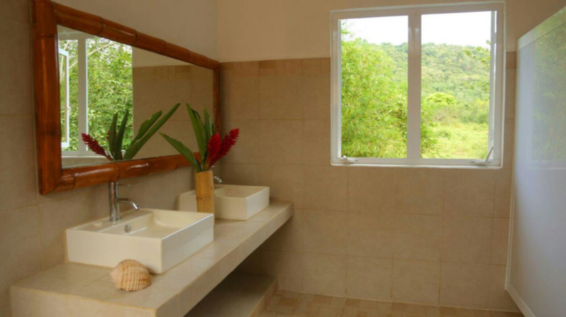 Hotel boutique en el bosque,  ecol&oacute;gico, 4 suites a la orilla de peque&ntilde;o rio, cerca