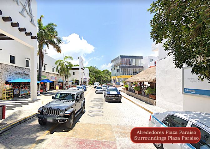 3 locales comerciales en esquina dentro de Plaza comercial a un costado de Playacar, cerca de la Qui