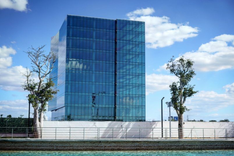 Oficina en Edificio moderno certificaci&oacute;n LEED 125 m2, rodeado de &aacute;reas verdes, lagos y centro comer