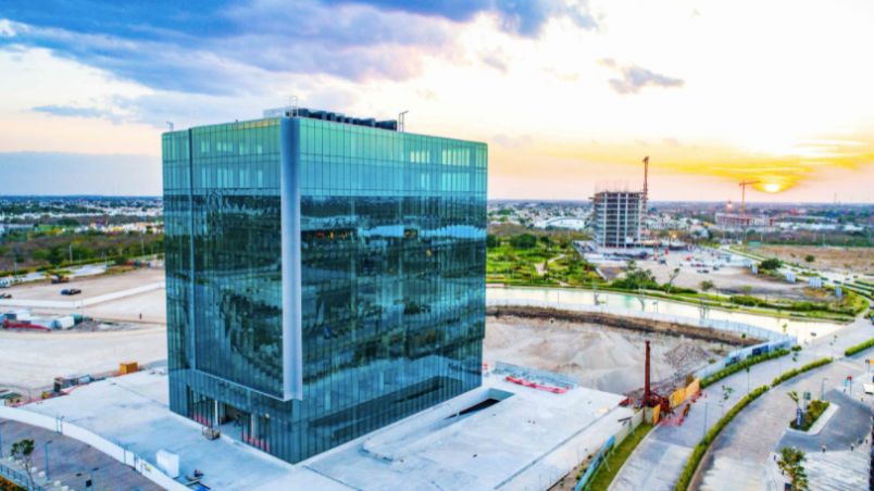 Oficina en Edificio con certificaci&oacute;n LEED 683 m2, rodeado de &aacute;reas verdes, lagos y centro comercial