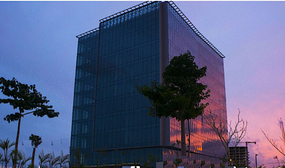 Oficina en Edificio con certificaci&oacute;n LEED 683 m2, rodeado de &aacute;reas verdes, lagos y centro comercial