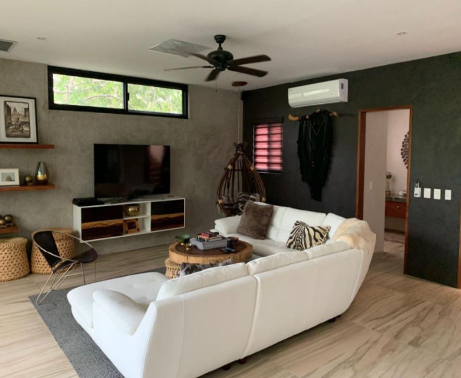 Edificio en esquina, uso de suelo mixto, con restaurante (patente para alcohol) y 3 departamentos, e