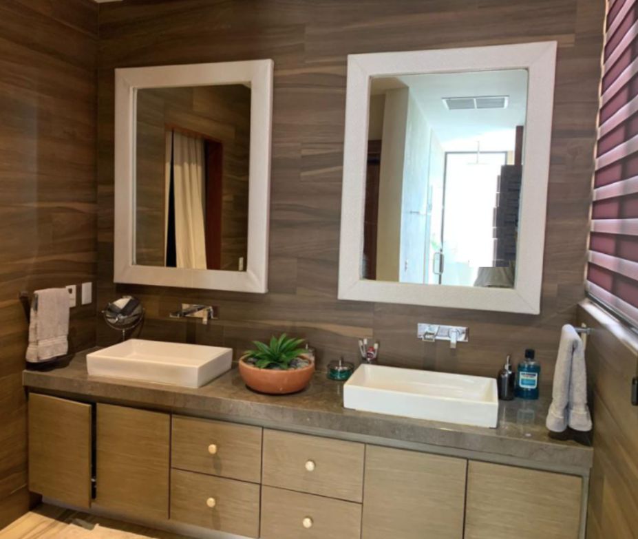 Edificio en esquina, uso de suelo mixto, con restaurante (patente para alcohol) y 3 departamentos, e