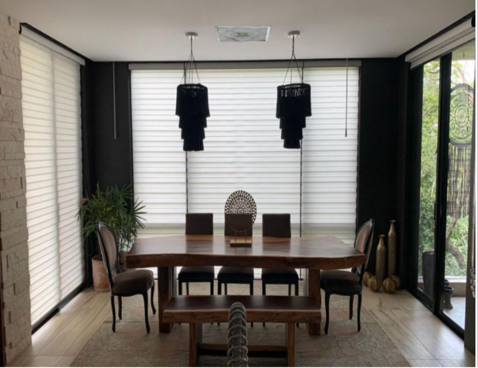 Edificio en esquina, uso de suelo mixto, con restaurante (patente para alcohol) y 3 departamentos, e