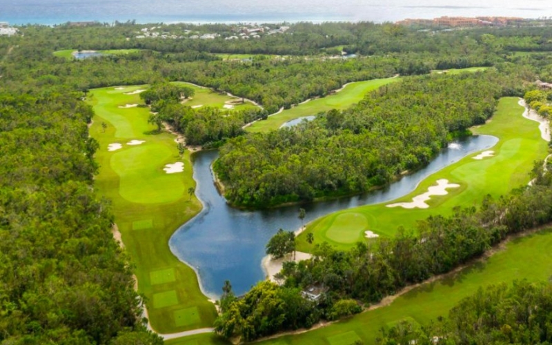 1 hectarea uso de suelo mixto, densidad: 80 viviendas, 6 niveles, uso comercial: 61,012 m2 en reside