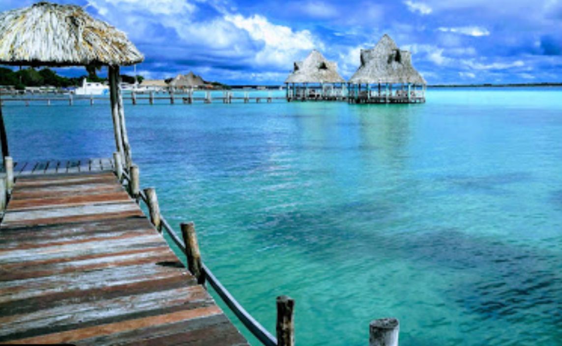 63 Hect&aacute;reas frente a la laguna en venta Bacalar, 456 metros de frente de laguna, 8 cuartos por hect