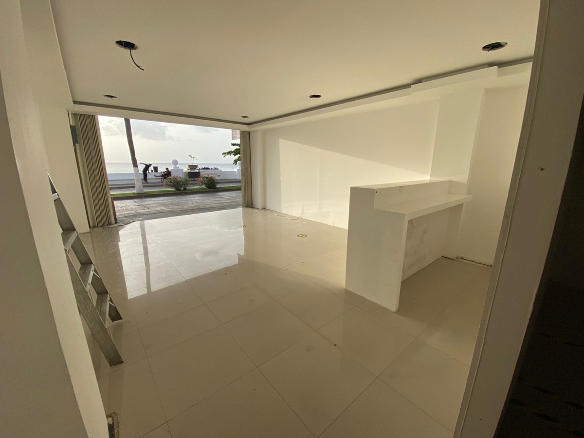 Local PRECIO REDUCIDO con vista al mar- sobre el Malec&oacute;n de Cozumel, en renta.