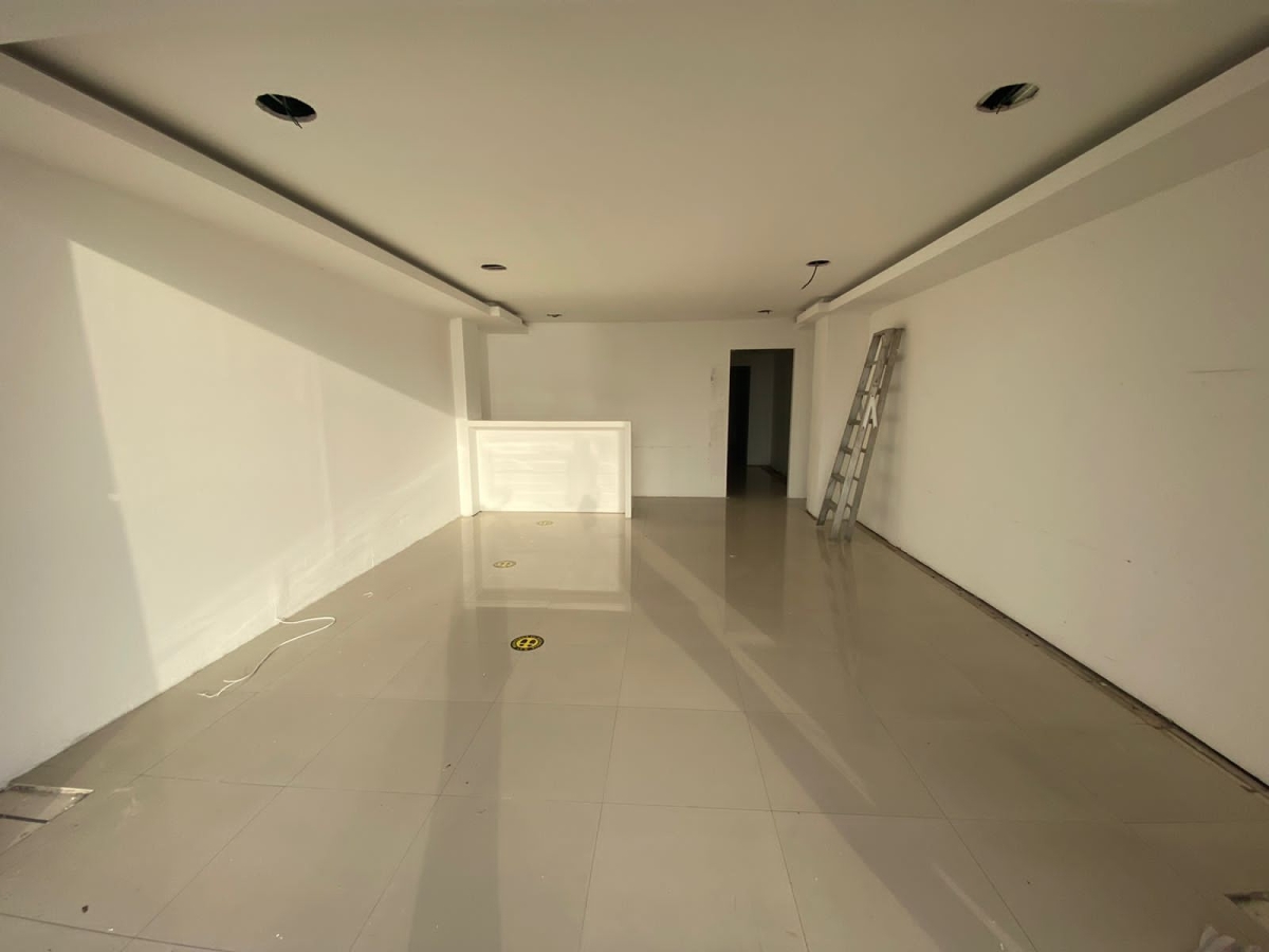 Local PRECIO REDUCIDO con vista al mar- sobre el Malec&oacute;n de Cozumel, en renta.