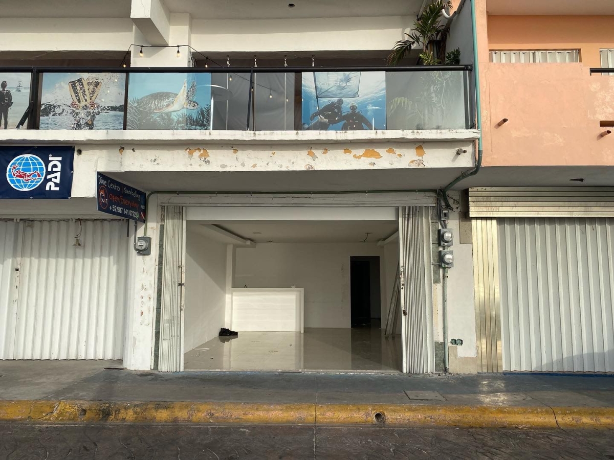 Local PRECIO REDUCIDO con vista al mar- sobre el Malec&oacute;n de Cozumel, en renta.