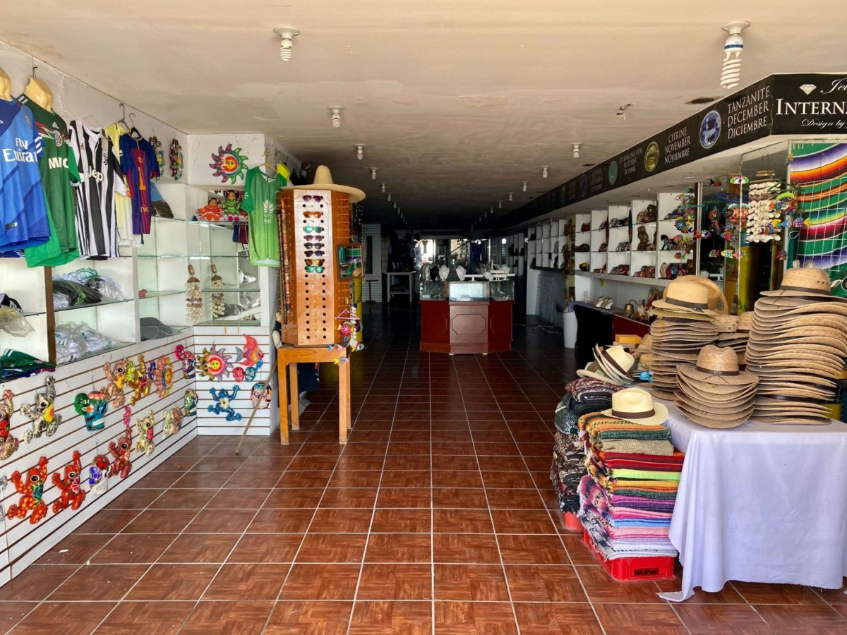 Local PRECIO REDUCIDO con vista al mar- sobre el Malec&oacute;n de Cozumel, en renta.