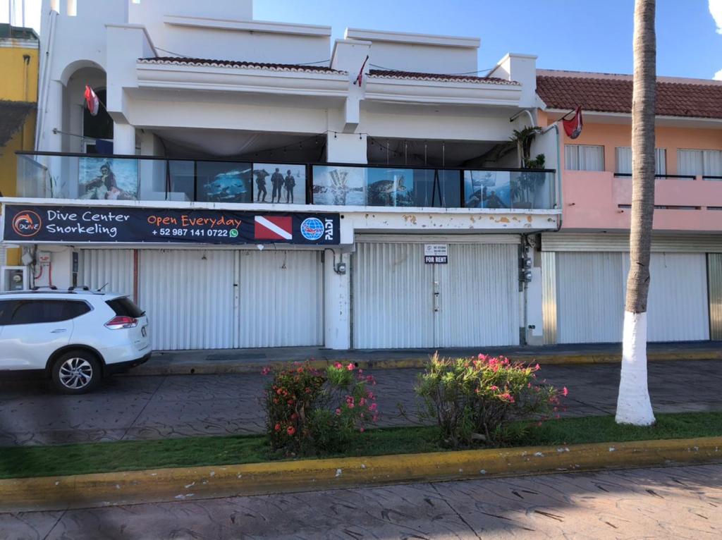 Local PRECIO REDUCIDO con vista al mar- sobre el Malec&oacute;n de Cozumel, en renta.
