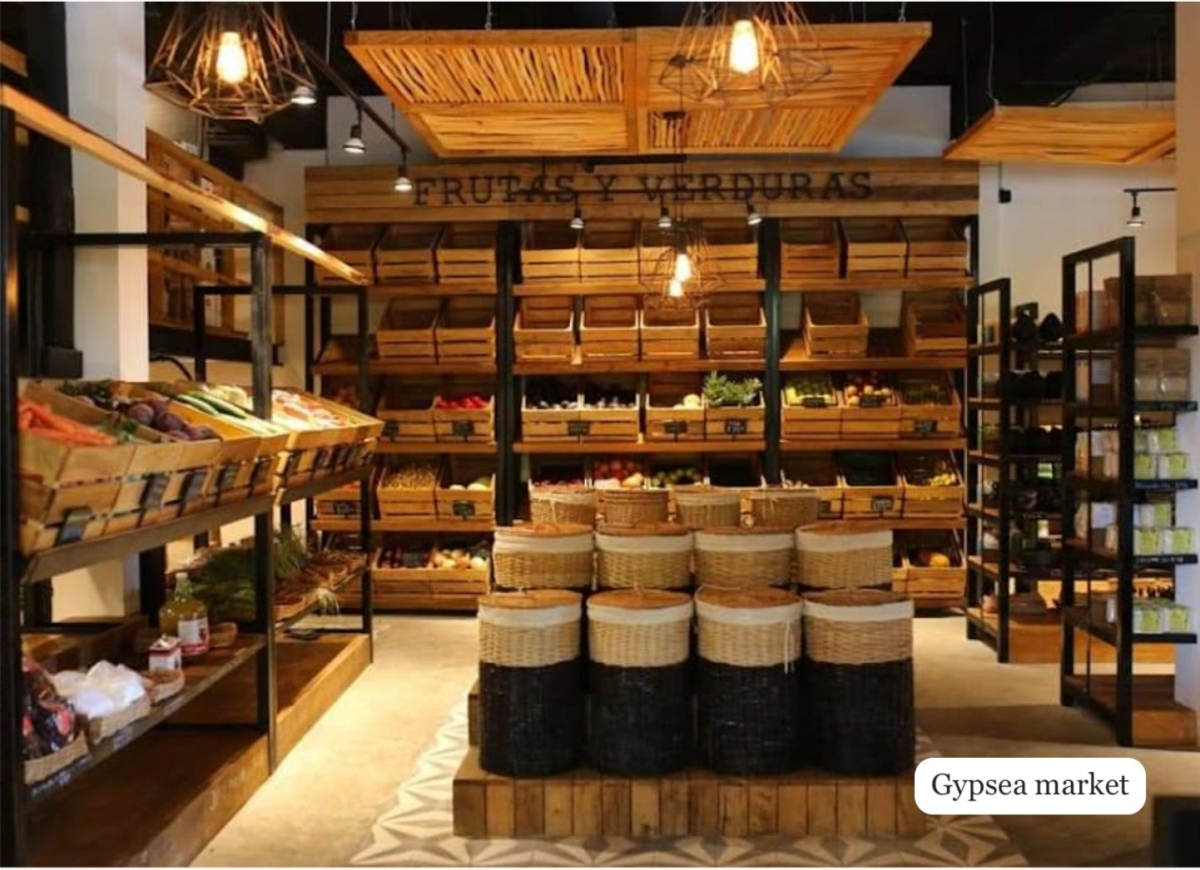 Terreno con uso de suelo mixto (comercial y residencial), luz subterr&aacute;nea, calle pavimentada, cerca