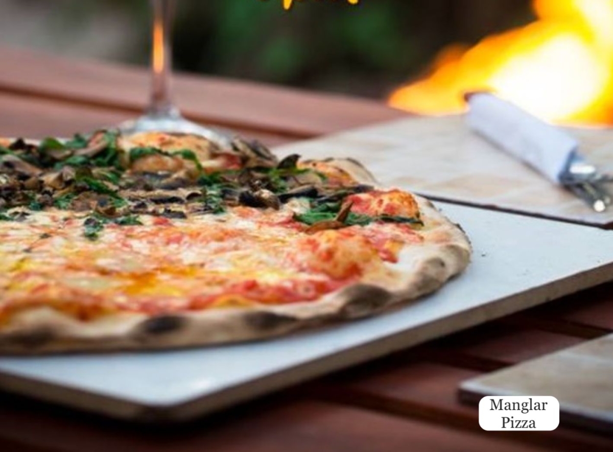 Terreno con uso de suelo mixto (comercial y residencial), luz subterr&aacute;nea, calle pavimentada, cerca