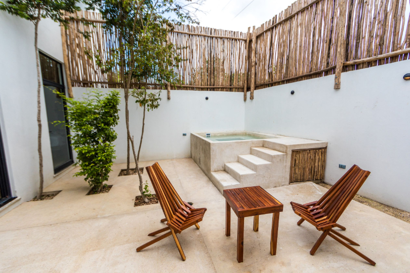 Edificio de 6 departamentos, 12 habitaciones, en pre-construccion, venta Tulum. 4,6 km de la zona ho