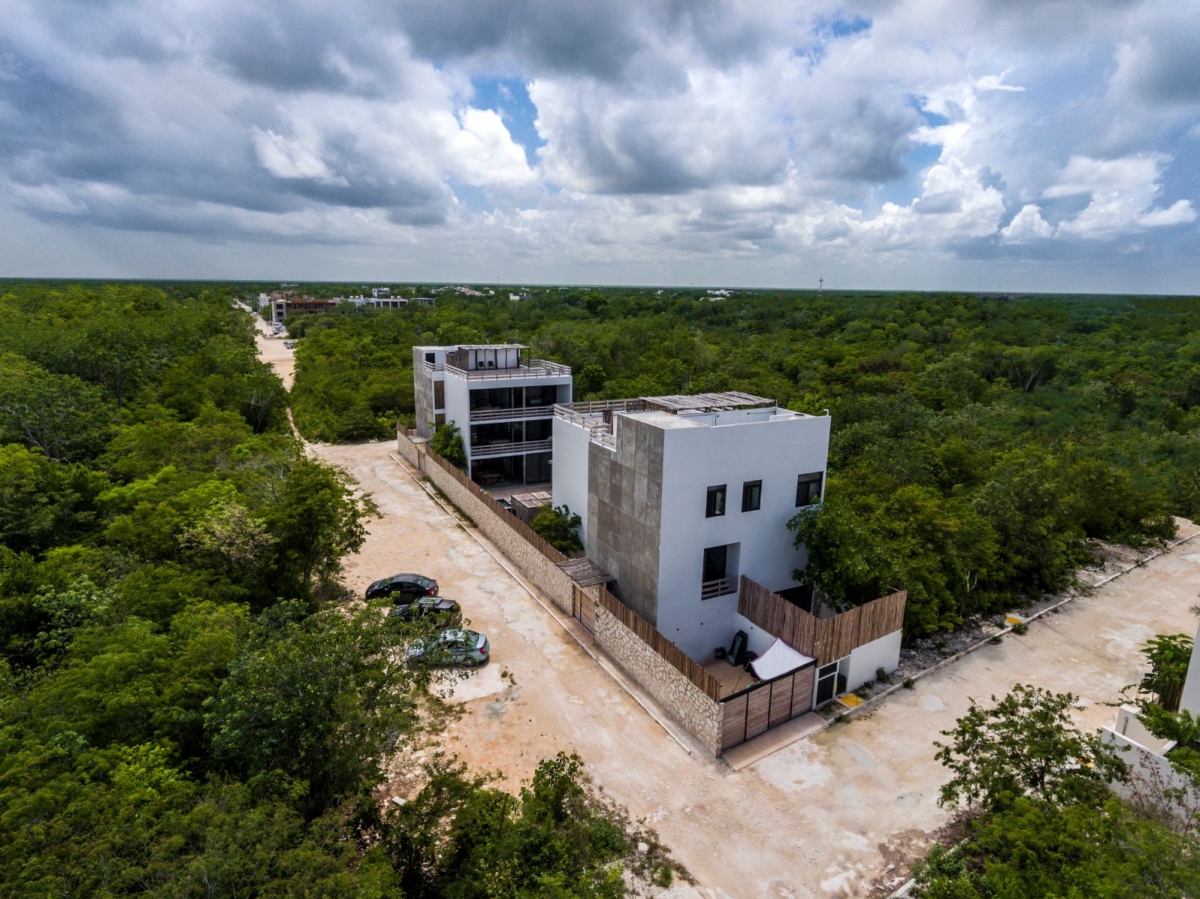 Edificio de 6 departamentos, 12 habitaciones, en pre-construccion, venta Tulum. 4,6 km de la zona ho