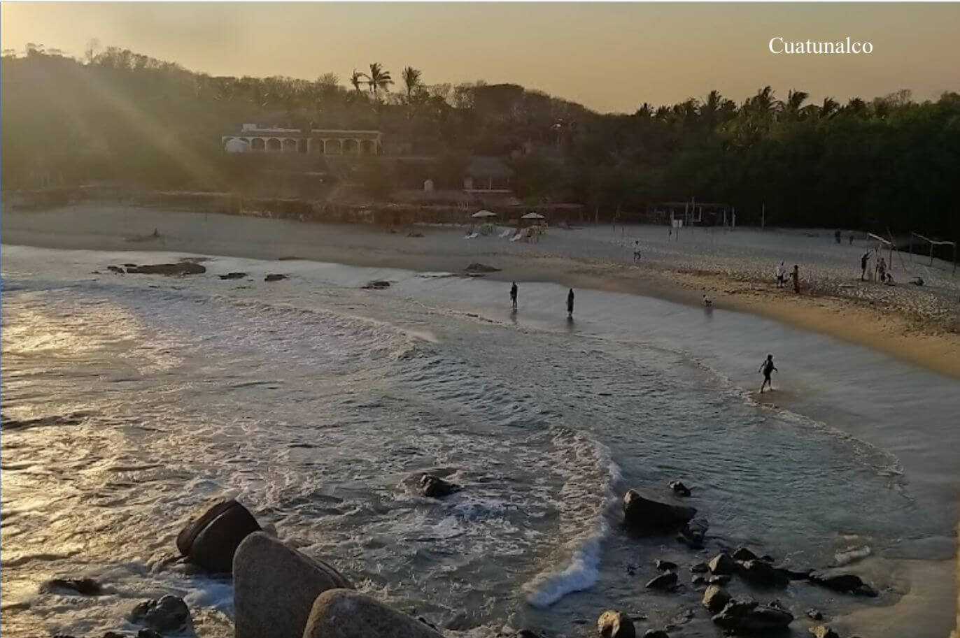 Terreno para desarrollador a 9 minutos de Playa Cuatunalco, 15 minutos del Aeropuerto de Huatulco.