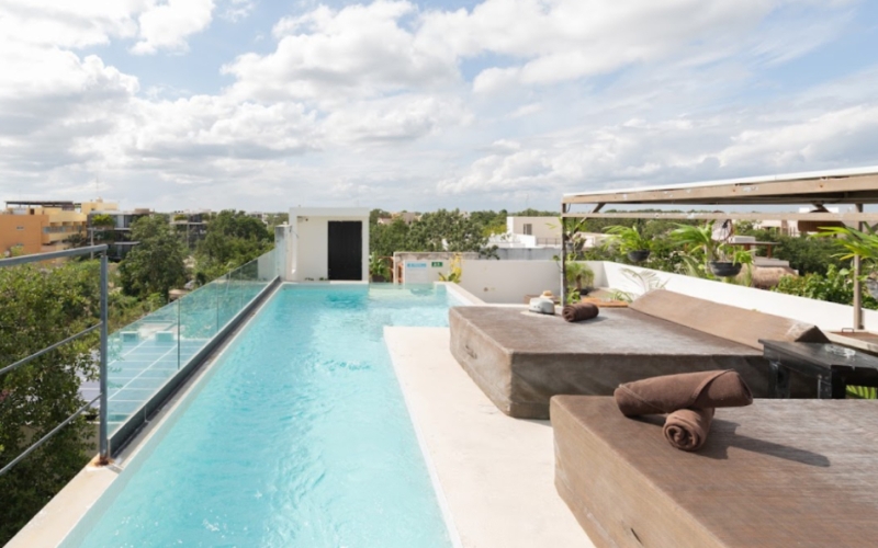 Hotel boutique con 10 suites, 11 recamaras, roof top con alberca, panel solar, amueblado y equipado,