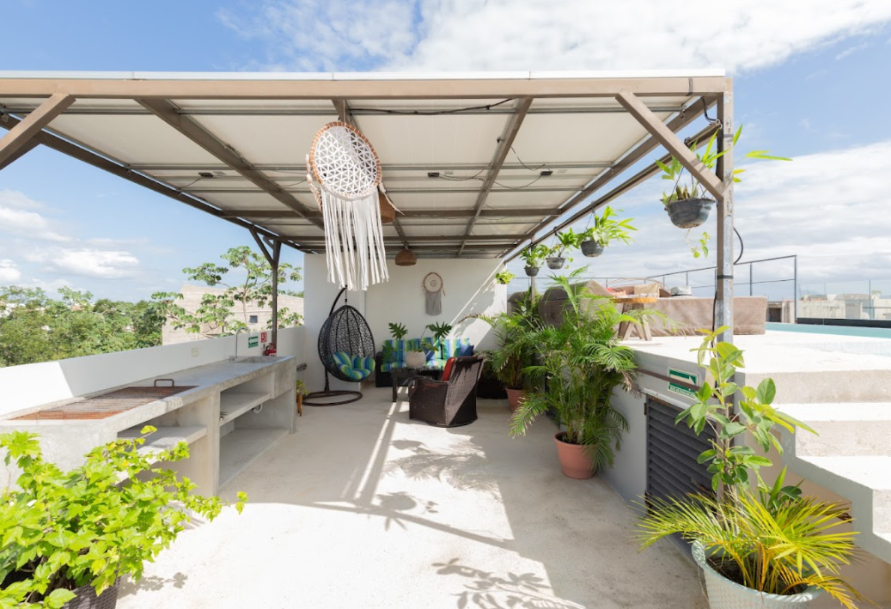 Hotel boutique con 10 suites, 11 recamaras, roof top con alberca, panel solar, amueblado y equipado,