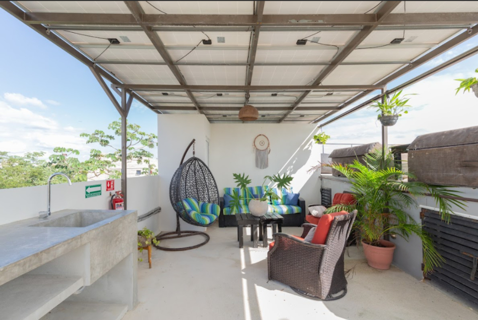 Hotel boutique con 10 suites, 11 recamaras, roof top con alberca, panel solar, amueblado y equipado,