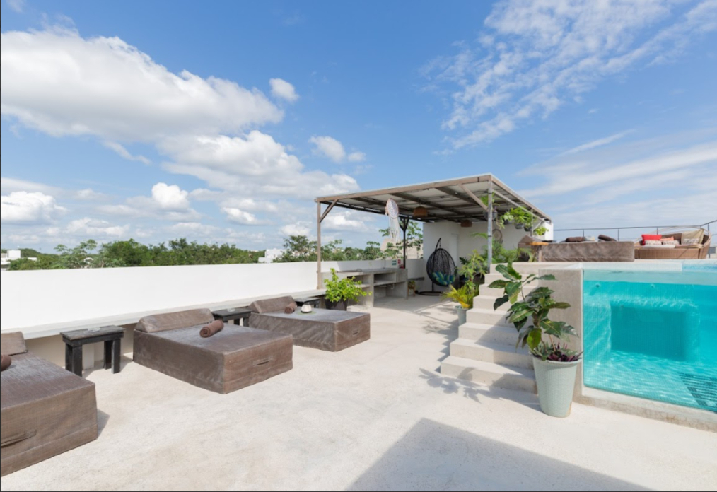 Hotel boutique con 10 suites, 11 recamaras, roof top con alberca, panel solar, amueblado y equipado,