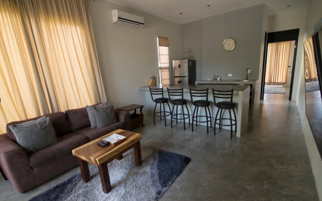 Hotel boutique con 10 suites, 11 recamaras, roof top con alberca, panel solar, amueblado y equipado,