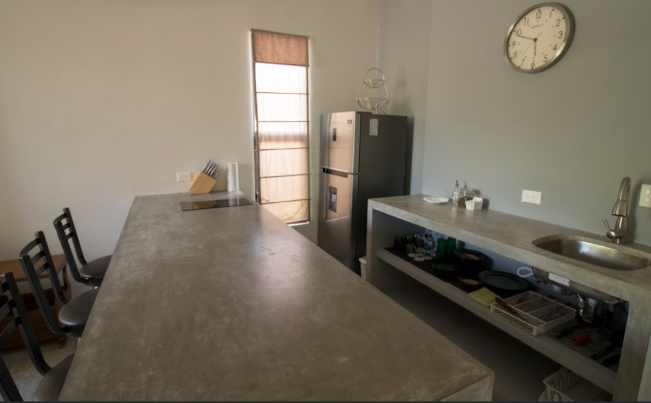 Hotel boutique con 10 suites, 11 recamaras, roof top con alberca, panel solar, amueblado y equipado,