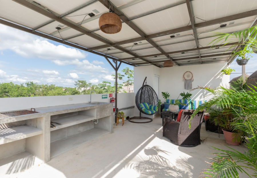 Hotel boutique con 10 suites, 11 recamaras, roof top con alberca, panel solar, amueblado y equipado,