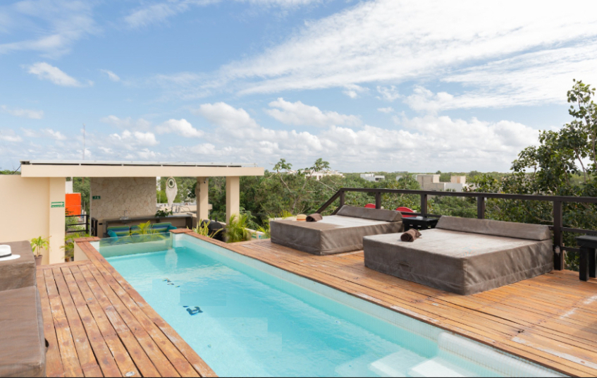 Hotel boutique con 5 suites, 6 recamaras, roof top con alberca, amueblado y equipado, en venta, La V