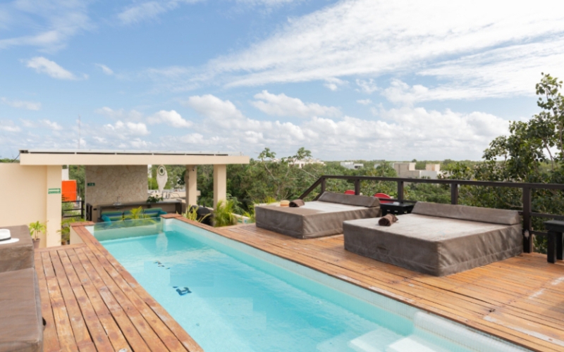 Hotel boutique con 5 suites, 6 recamaras, roof top con alberca, amueblado y equipado, en venta, La V