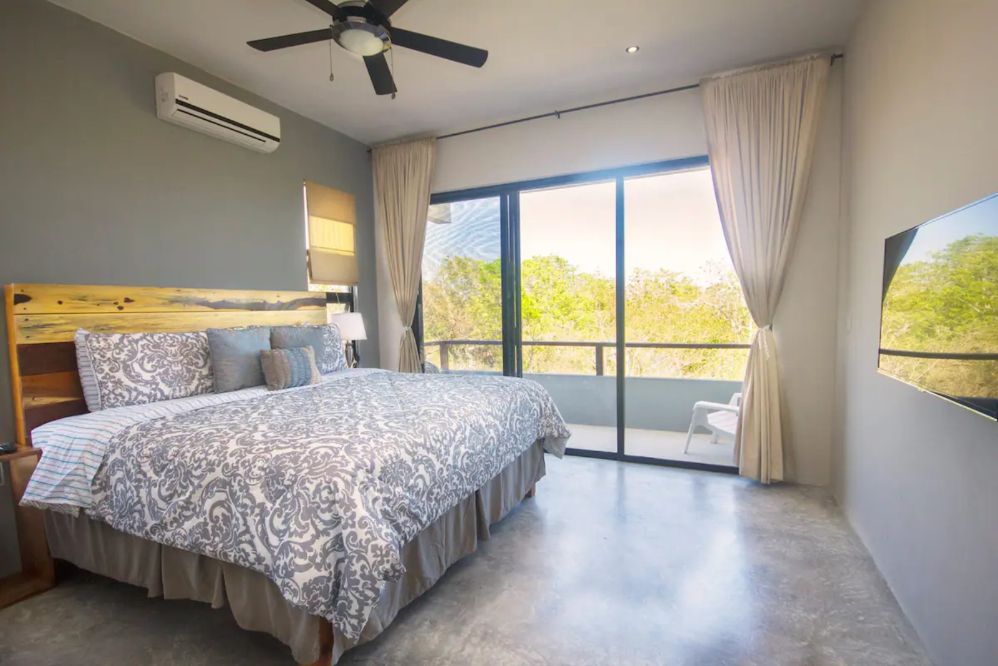 Hotel boutique con 5 suites, 6 recamaras, roof top con alberca, amueblado y equipado, en venta, La V