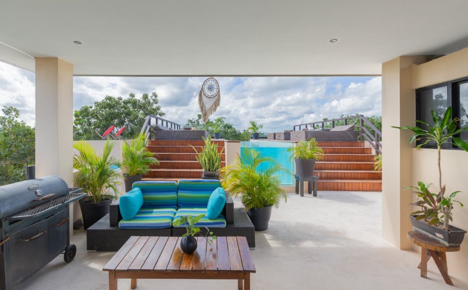 Hotel boutique con 5 suites, 6 recamaras, roof top con alberca, amueblado y equipado, en venta, La V