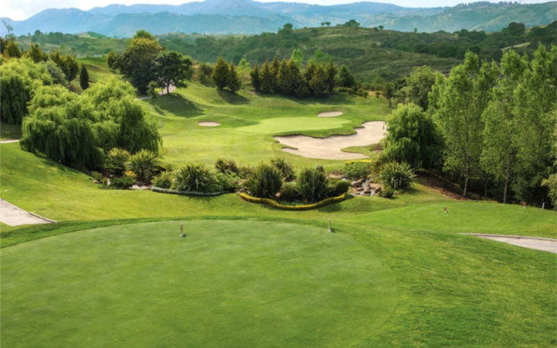 Macrolote comercial 5,338 m2 en residencial con campo de golf, venta Estado de Mexico