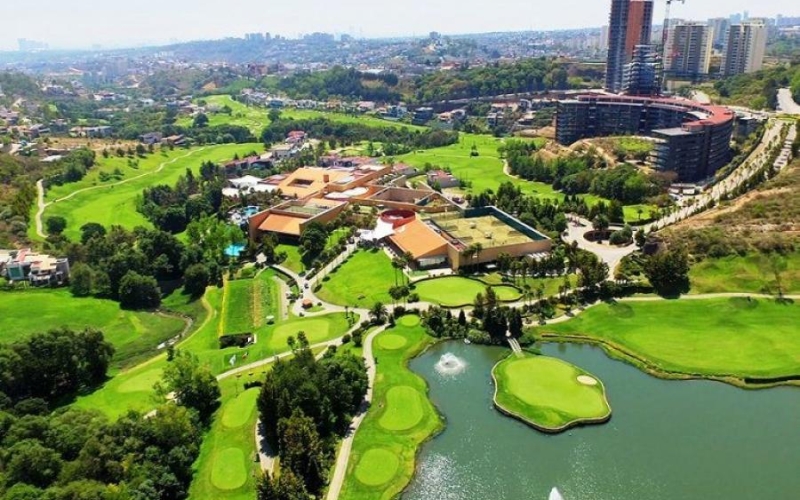 Macrolote comercial 11,226 m2, en residencial con campo de golf, venta Estado de Mexico