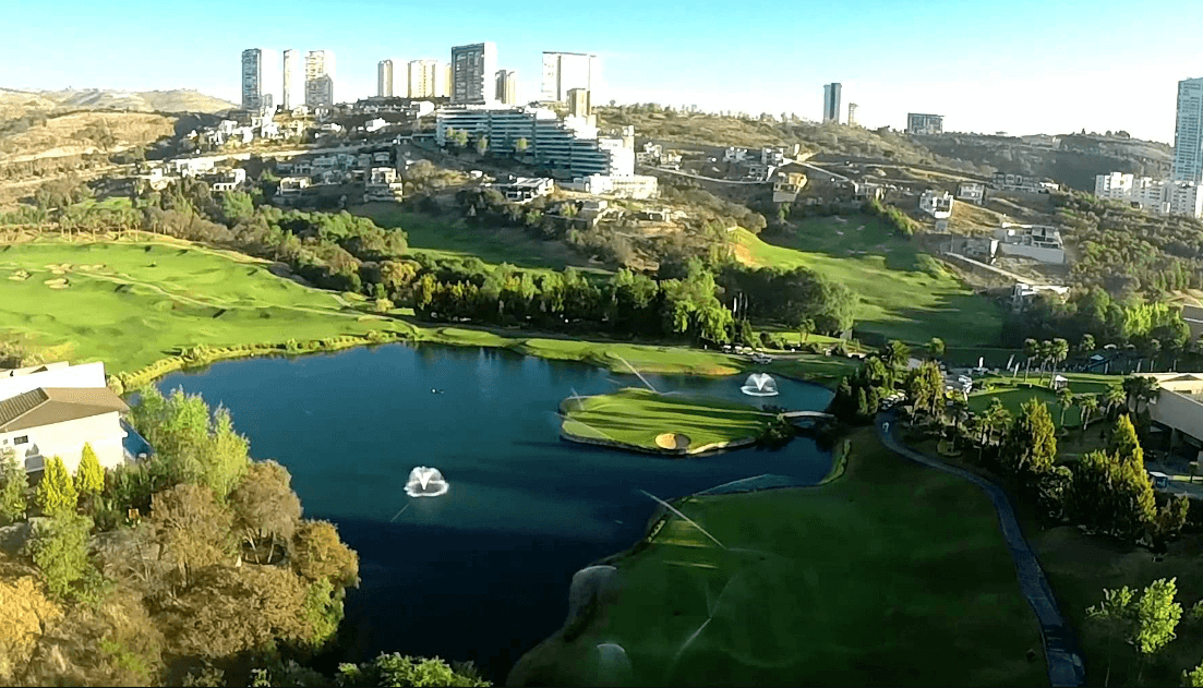 Terreno multifamiliar en campo de golf, Indivisos:120 venta Estado de Mexico.