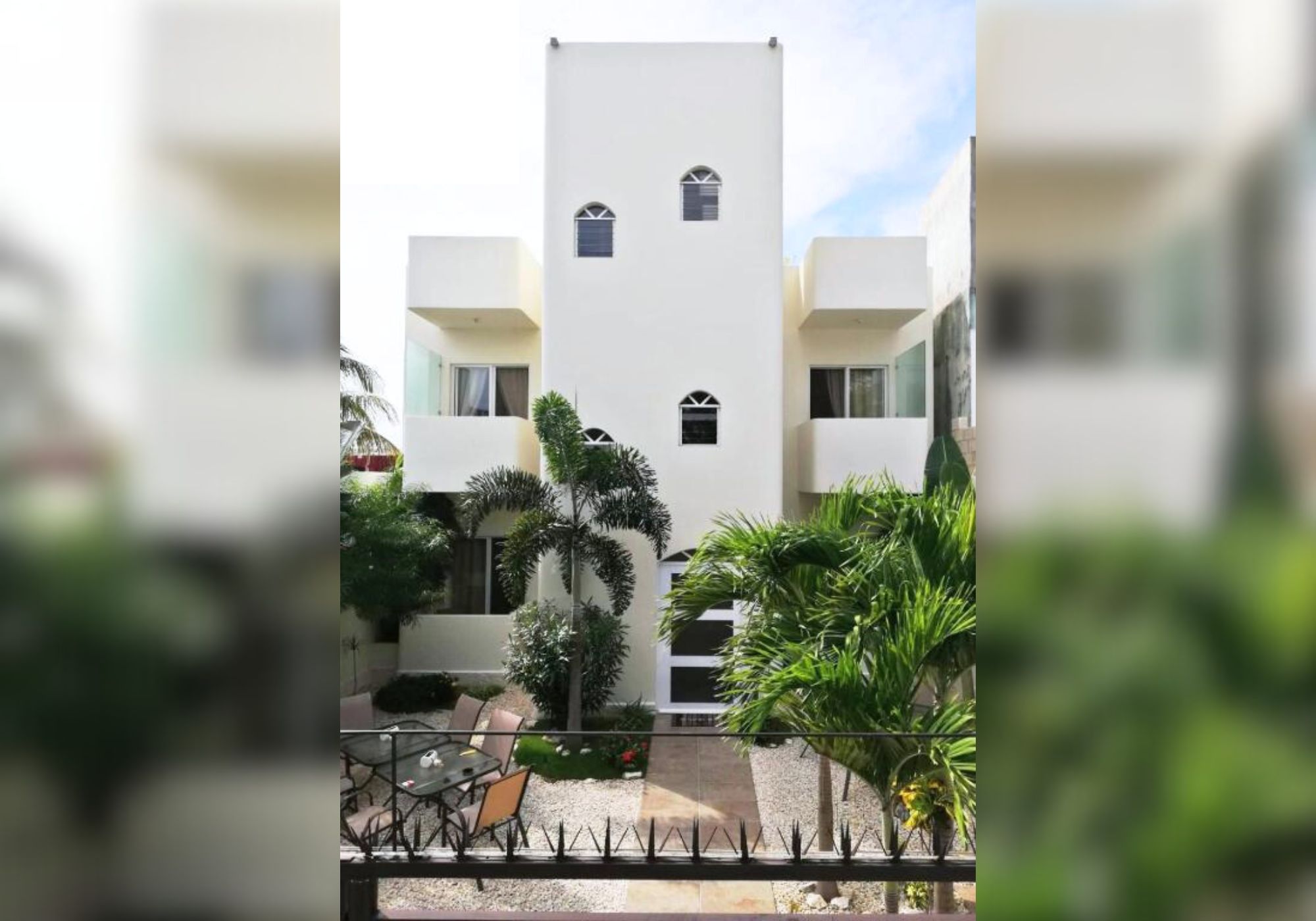 Hotel en operaci&oacute;n, a unos minutos de la playa, en venta Playa del Carmen.