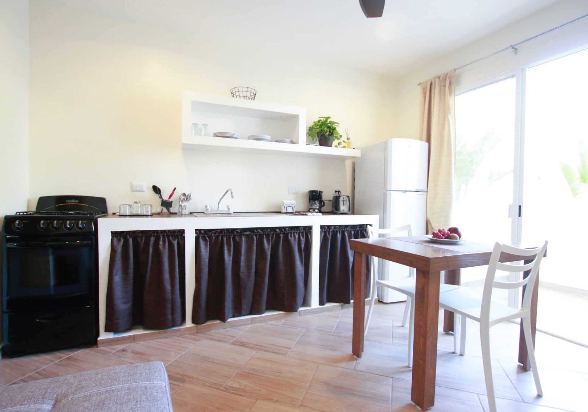 Hotel en operaci&oacute;n, a unos minutos de la playa, en venta Playa del Carmen.