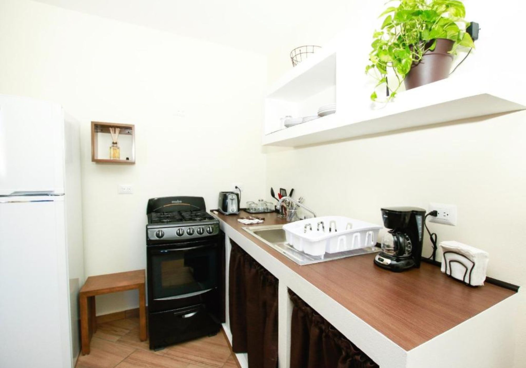 Hotel en operaci&oacute;n, a unos minutos de la playa, en venta Playa del Carmen.