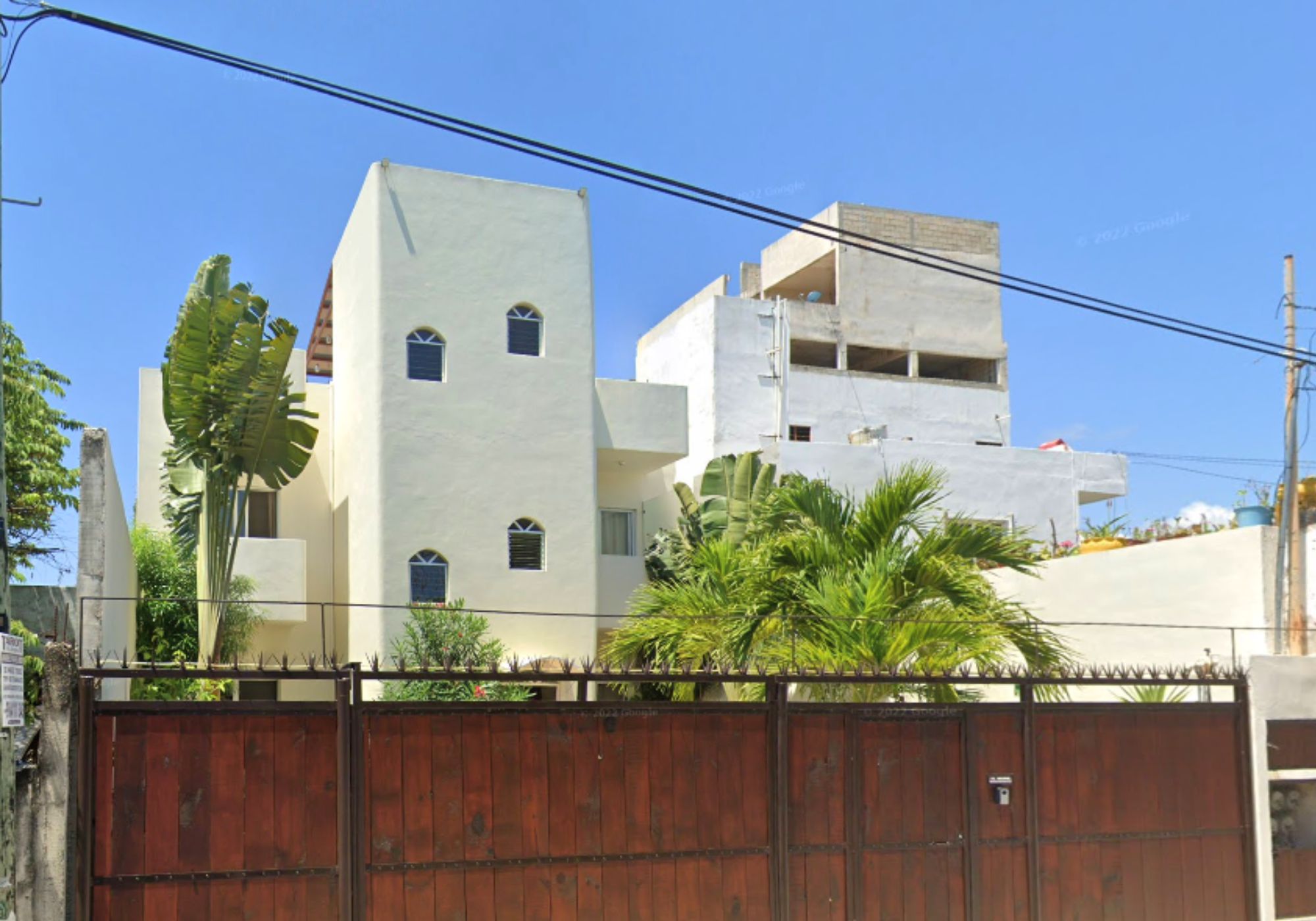 Hotel en operaci&oacute;n, a unos minutos de la playa, en venta Playa del Carmen.