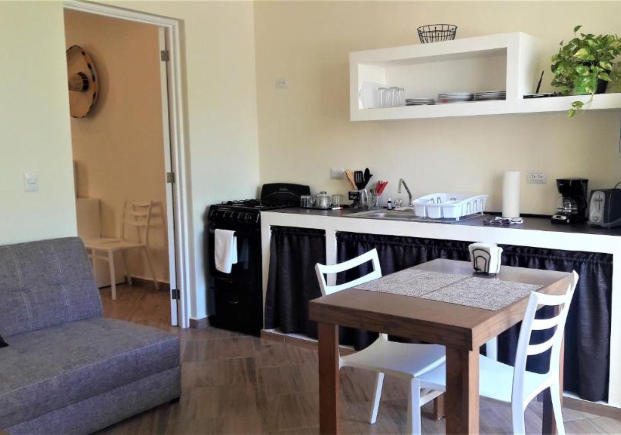 Hotel en operaci&oacute;n, a unos minutos de la playa, en venta Playa del Carmen.