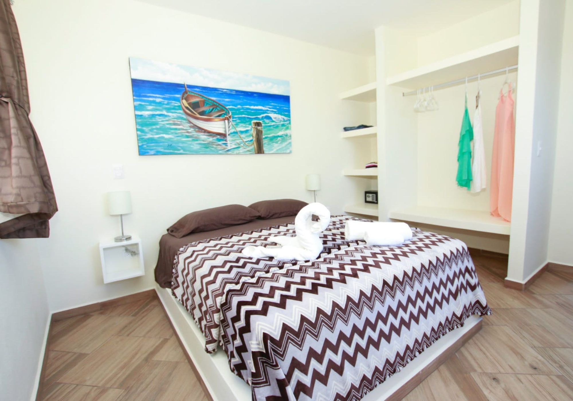 Hotel en operaci&oacute;n, a unos minutos de la playa, en venta Playa del Carmen.